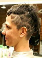 fryzury krótkie - uczesanie damskie z włosów krótkich zdjęcie numer 98